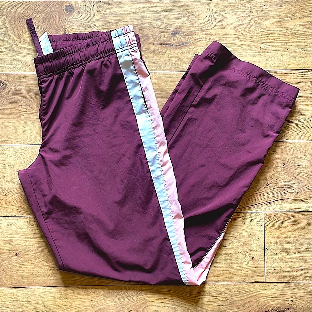 NIKE • Pants • Women’s Large